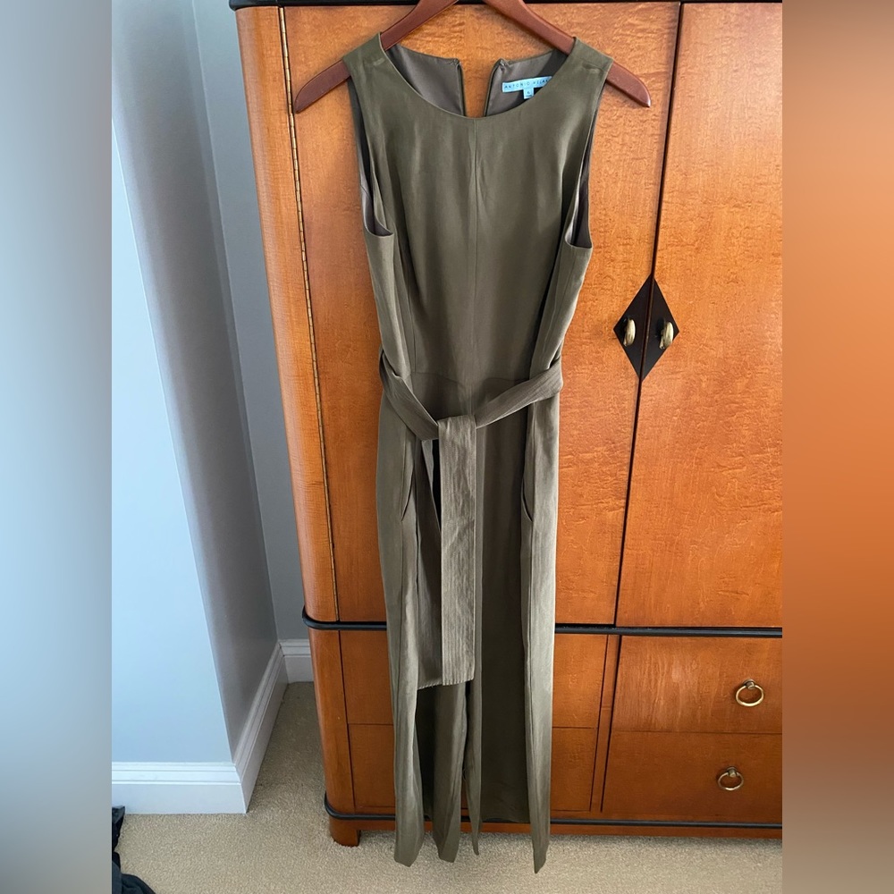 Gorgeous olive green Antonio Melani jumpsuit size 6.